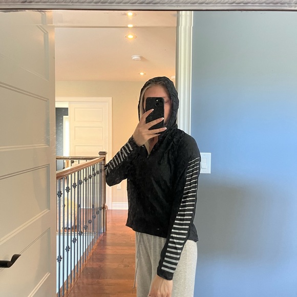 Black and Gray Nike Windbreaker! Worn Once, Excellent Quality! - Picture 2 of 3